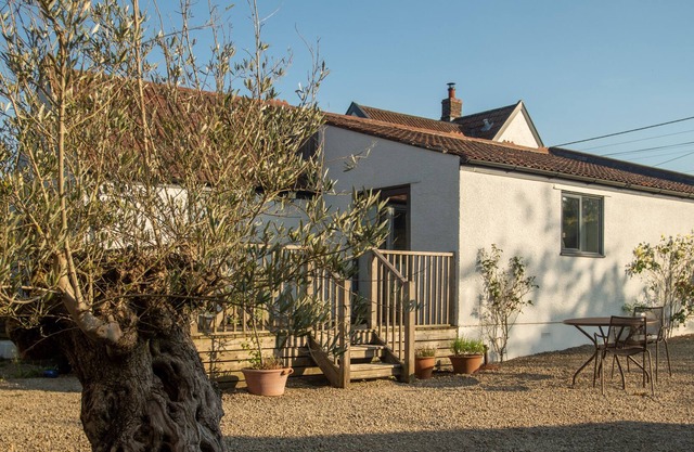 Tastefully restored hilltop cottage apartment in Dundry near Bristol