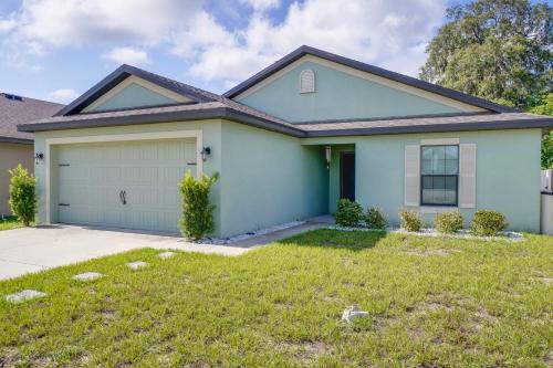 Tavares Retreat with Covered Patio and Private Yard