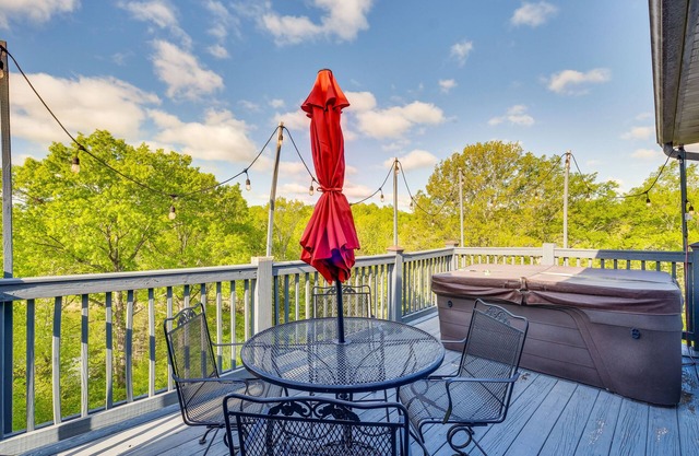 Taylorsville Cottage w/Hot Tub & Lake Access!