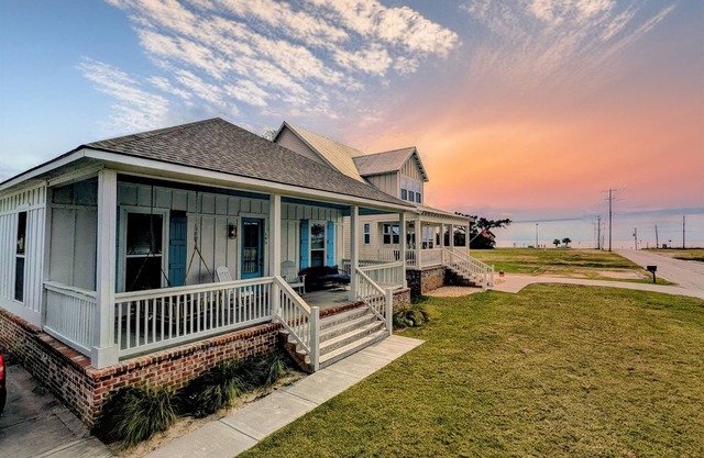 *Tegarden Cottage at Gulfport Beach* Walk/Beach