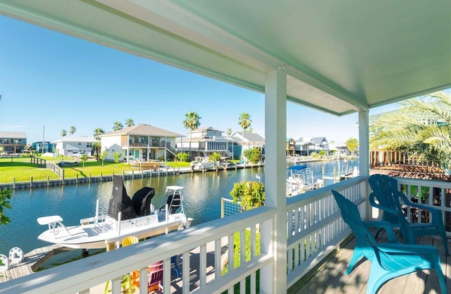 Tejas Tides | Canal Front, Boat Dock, Fishing!