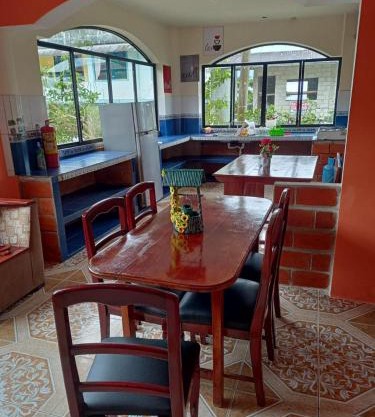 Tena - 4 Beds - Sleeps 12 - Pet Friendly - Hot Tub