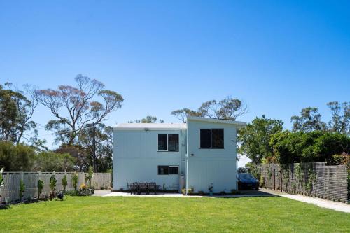 Tenby Point Waterfront Views & Tranquil Garden
