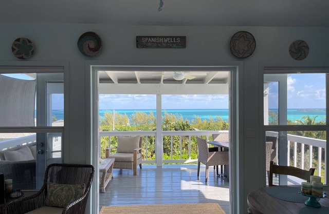 TennesSea Shine. Perfect View for Two. Cozy cottage with amazing views.