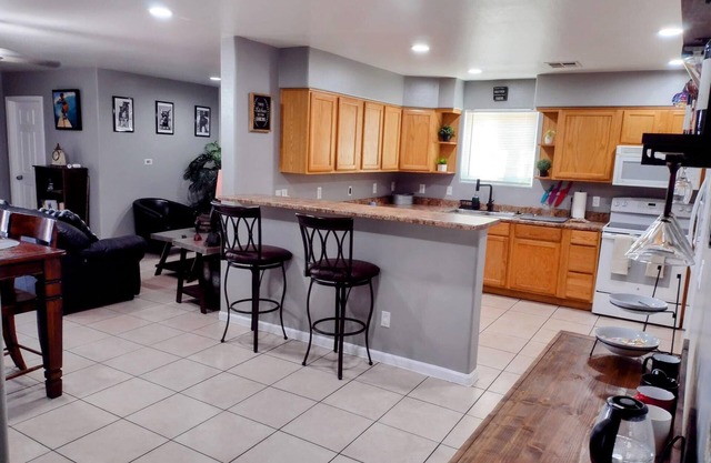 TERRA NOVA Spacious 4-bedroom house in Phoenix AZ, 7 minutes from Downtown.