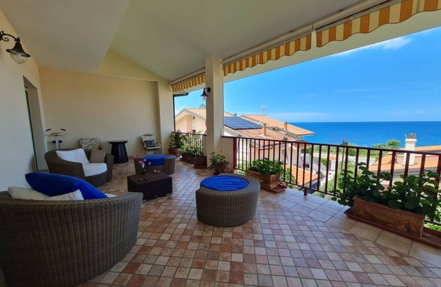 Terrace and Sea View (PIEDIGROTTA TERRACE)