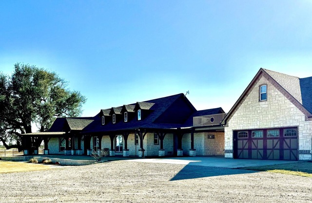 Texas River Ranch-518 Acres; 2 Homes, Sleeps 21; +/- 3 Miles of River Frontage