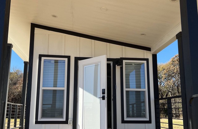 Texoma Getaway - Tiny House on a Cannabis Farm