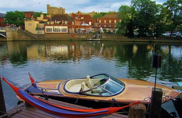 Thames riverside location with direct Windsor Castle views, re-open now!