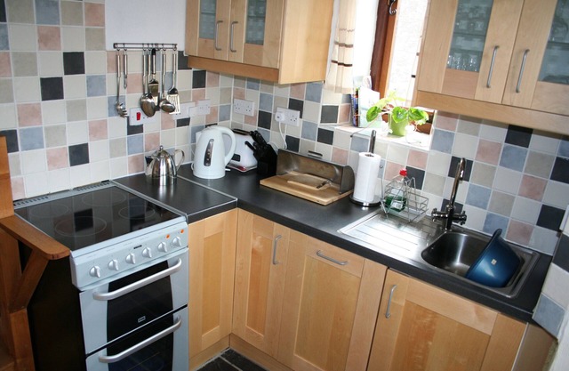 Thatched Cottage – Ideal for Romantic Breaks, Couples & Small Families.