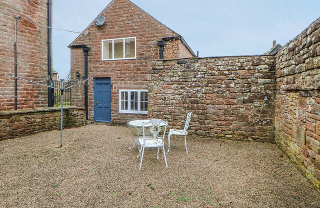 THE ANNEX - EDEN HOUSE, pet friendly, with a garden in Edenhall