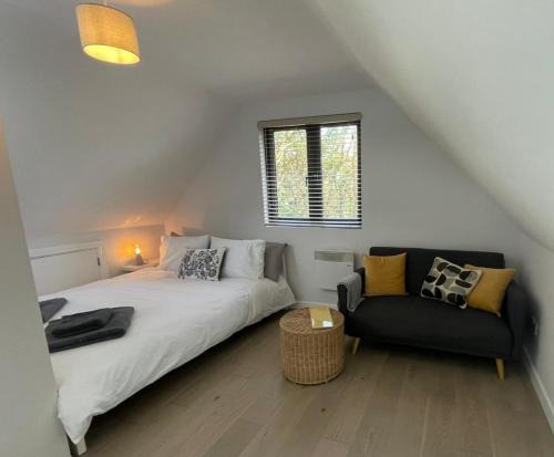 The Annexe - woodland views and close to beach!