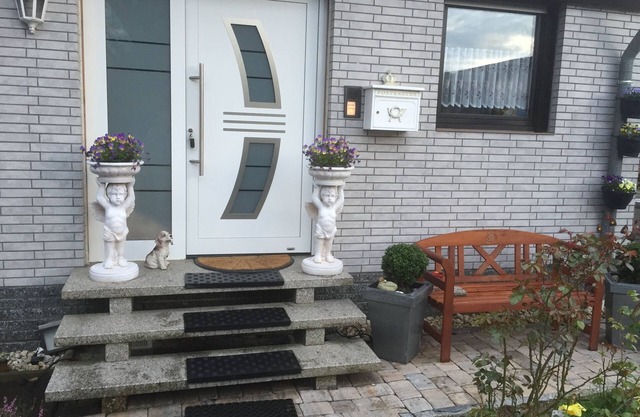 The apartment is located in a quiet residential area the A7 A44 + A49 to whom. Min. From