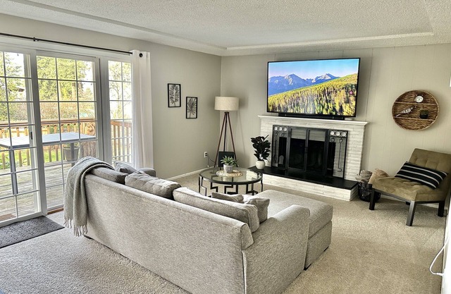 The Applewood Suite - Walk to Hiking Trails!