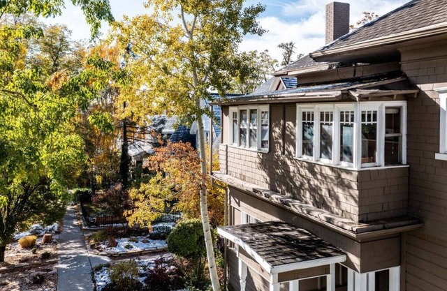 The Aquamarine Suite -Walk Downtown-40 mins to Ski