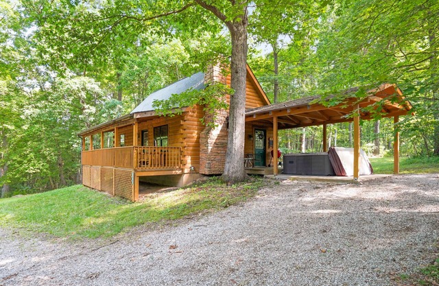 The Aspen Cabin | Hocking Hills