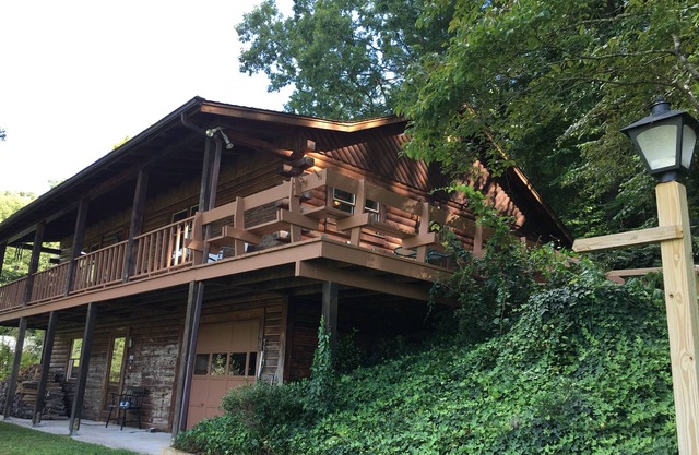The Bald Spot-A Log Cabin Home