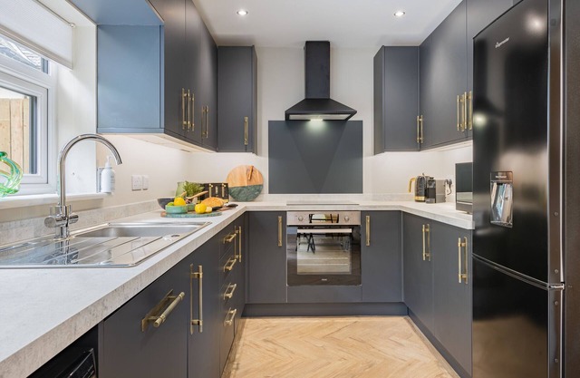 The Bank House- Luxury 3 bed cottage with hot tub!