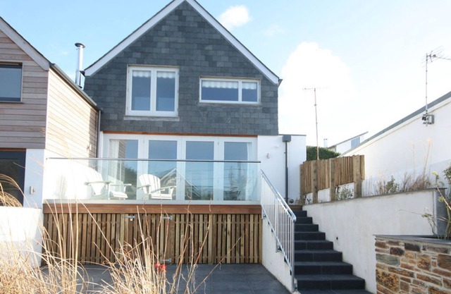 THE BEACH HOUSE, pet friendly, country holiday cottage in Polzeath