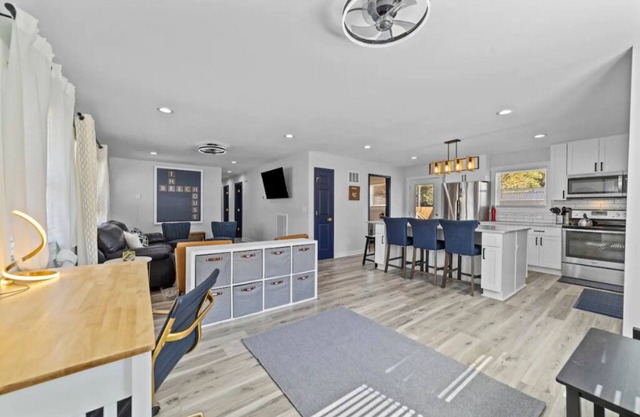 The Beech House - 3 BR 5 bed home - Downtown Gboro