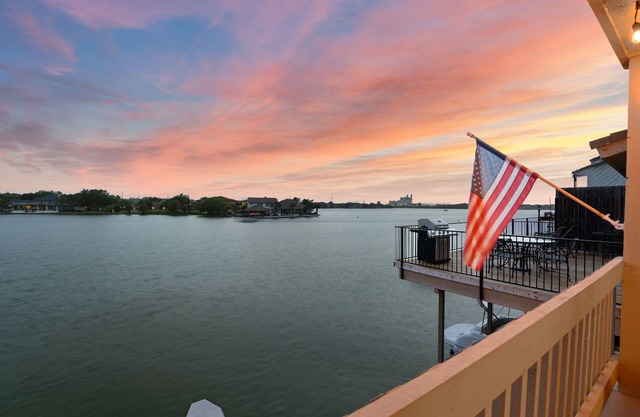 The best sunset on the lake!