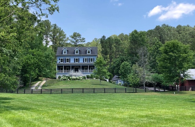 The Big Blue House - 6000sf of Luxury in Leiper's Fork