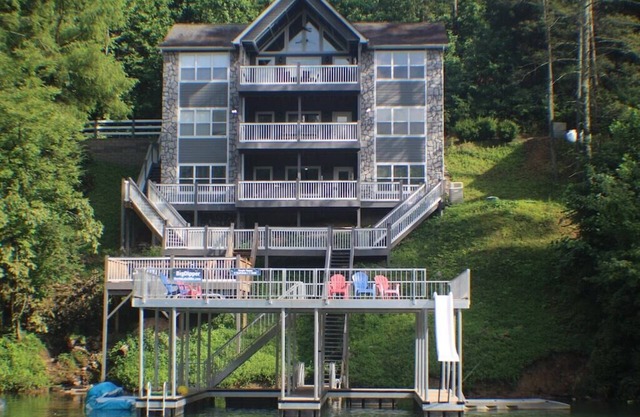 The Big Dipper' Dining for 30, Wet Bar, Billiards, 7 TVs, 4 master suites
