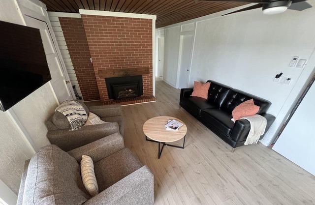The Birch: Cottage with Views on the Beautiful Lake Mckenzie