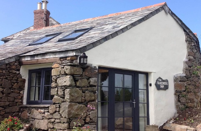 The Blacksmith's Shop, Trewetha, Port Isaac … sleeps 2, parking, garden.