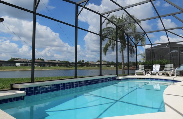 The Blue Flamingo Lake House Near Disney
