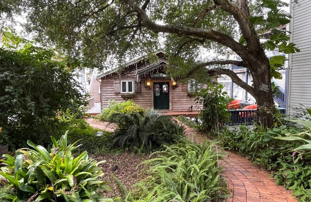 The Boat House on Lake Dora - Waterfront & Downtown