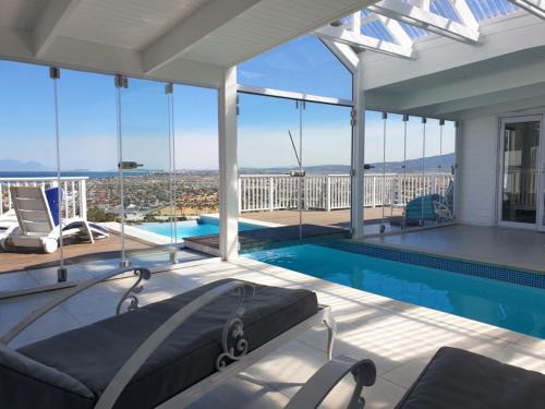 'The Bolussi Beachhouse', sleeps 12 in 6 en-suite bedrooms with Indoor Pool
