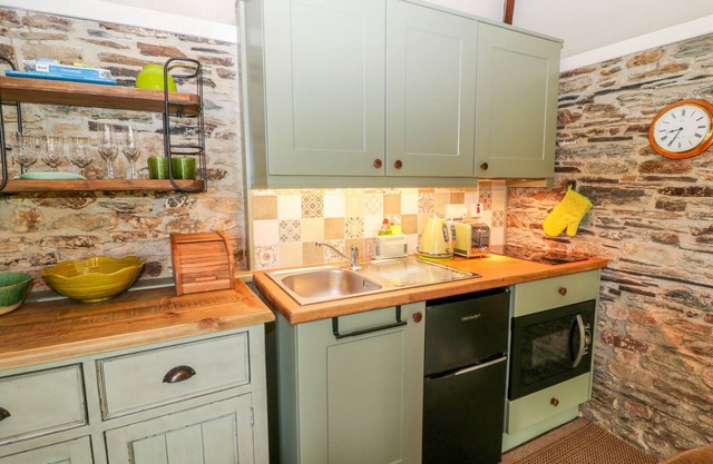 THE BOTHY, romantic, character holiday cottage in Callington