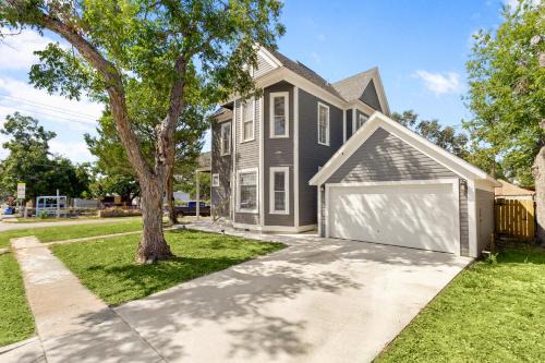 The Bowie Grand - Historic Comfort in Seguin