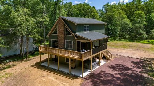 The Buckhorn Chalet Hot Tub Arcades 6 Bedroom Fire Place