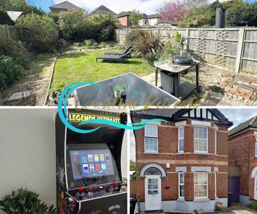 The Capstone Retreat - Beautiful Detached Family Home By Coastline Retreats, Arcade Machine, Parking, BBQ