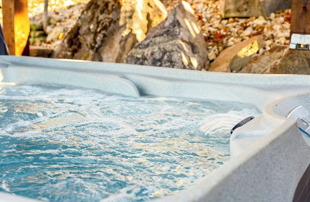 THE CARRIAGE HOUSE - Private Hot Tub and Fire Pit