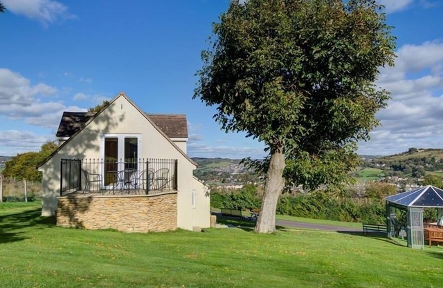 THE CARTINS, pet friendly, with a garden in Selsley