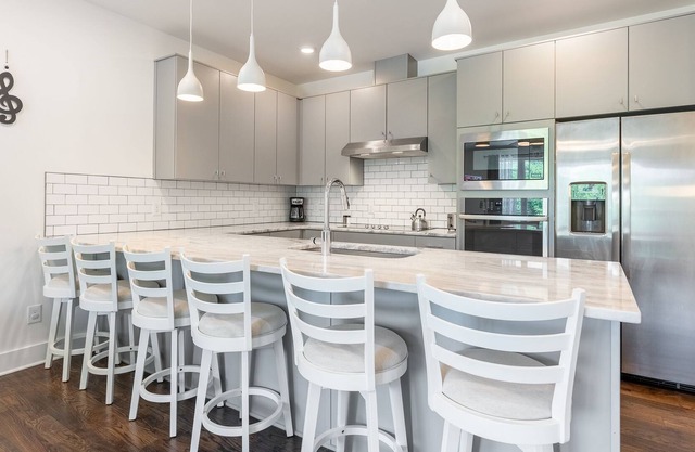 The Central Melody - Brand New Condo with Park View