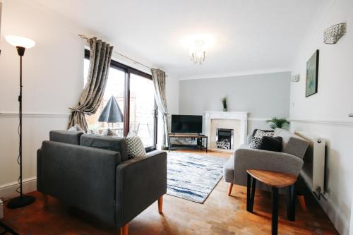 The Cheshunt Base, Convenient Stay for Pros & Groups for long term