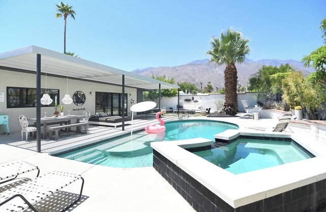 The chic & ideal Palm Springs experience!