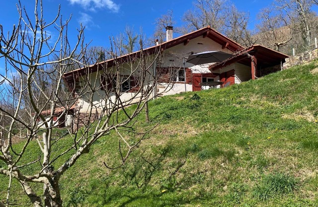 The cocooning sheepfold in the heart of Irouleguy