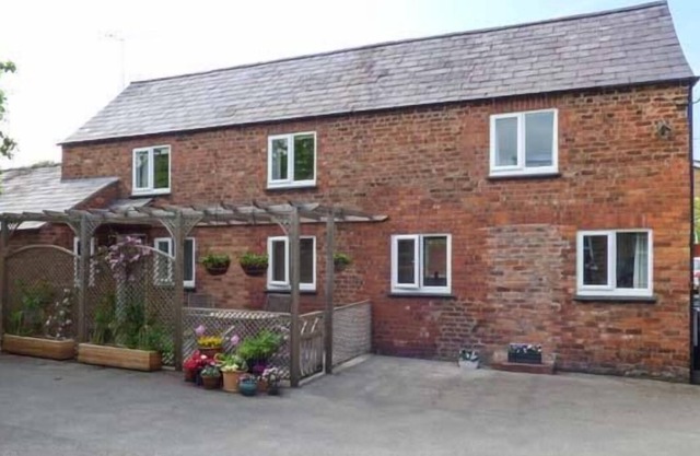 THE COTTAGE, family friendly, country holiday cottage in Tarvin