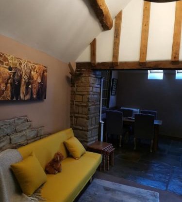 The Cow Shed - farm cottage close to Stratford