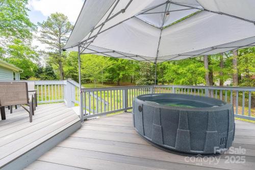 The Davis Den Stylish Pet-Friendly Escape