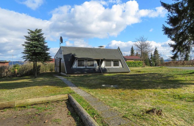 The detached vacation home with garden and spacious terrace is located in the forest holiday park in