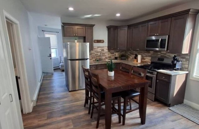 The Double-Suite at The North End 2BR APT with PARKING