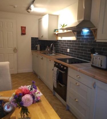The Eaves, Glastonbury High Street 2 bed 2 bathroom apartment