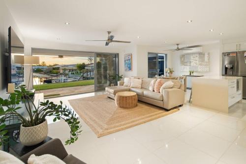 The Elouera - Riverfront Haven near Surfers Paradise