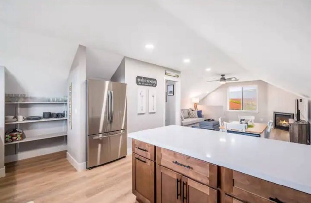 The Farmhouse at Humphreys Peak-Relax with a view!